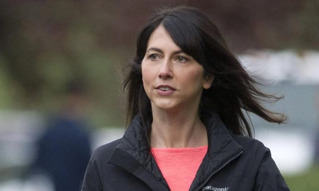 Jeff Bezos'un Eski Eşi MacKenzie Scott Artık D&uuml;nyanın En Zengin Kadını