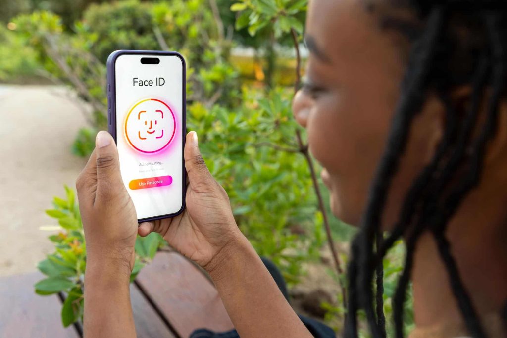 iPhone Face ID ile WhatsApp güvenliği